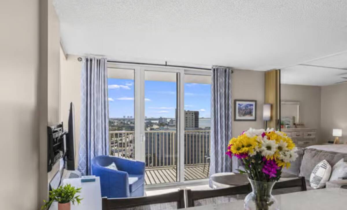 large-019c4d74-9cc8-7207-8679-1488a1d3dbde