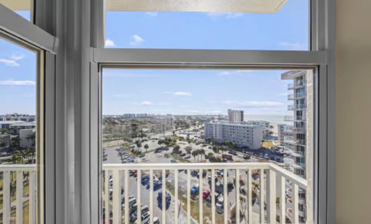 large-019c4d74-9f44-70ad-8f85-b00293ebe4ff